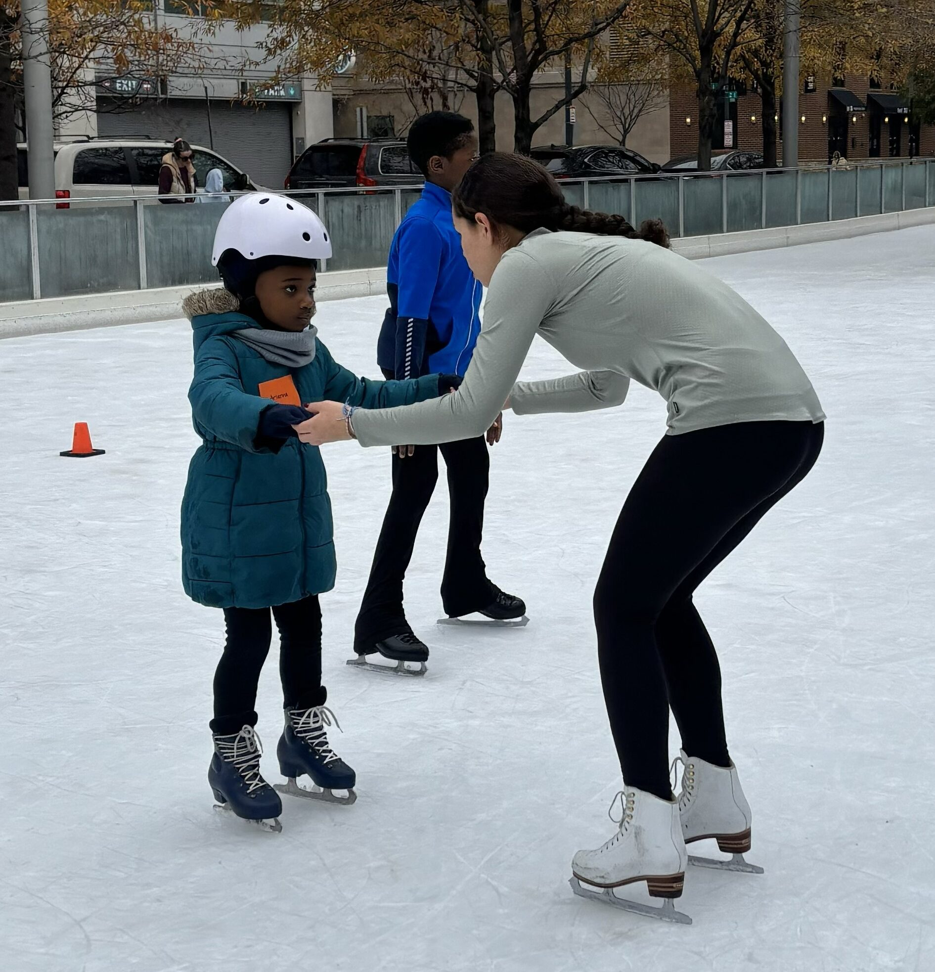 Noa at Canal Kids skating and taking lessons